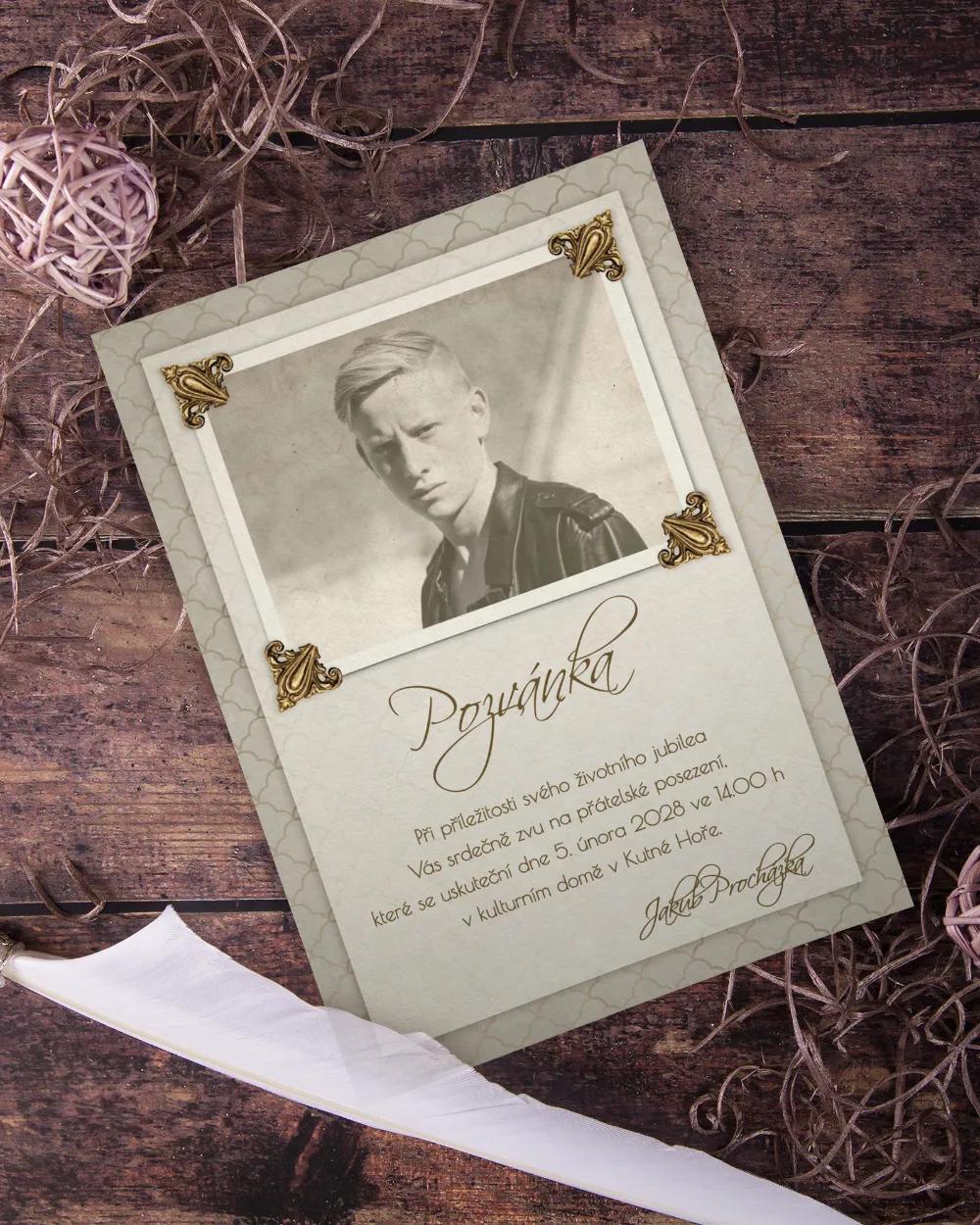 Pozvánka na oslavu narozeniny ve vintage stylu s fotkou 3/5